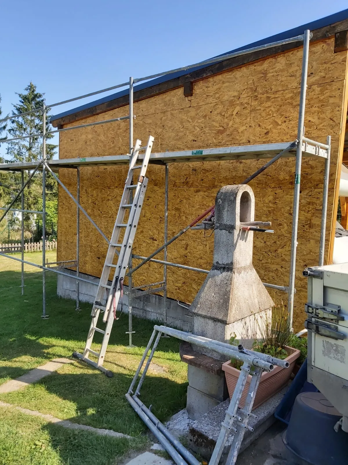 Scaffolding is erected on a house being converted by Guido Breitbach. An extension is being added to the house. Different picture. different perspective. Same things on the picture